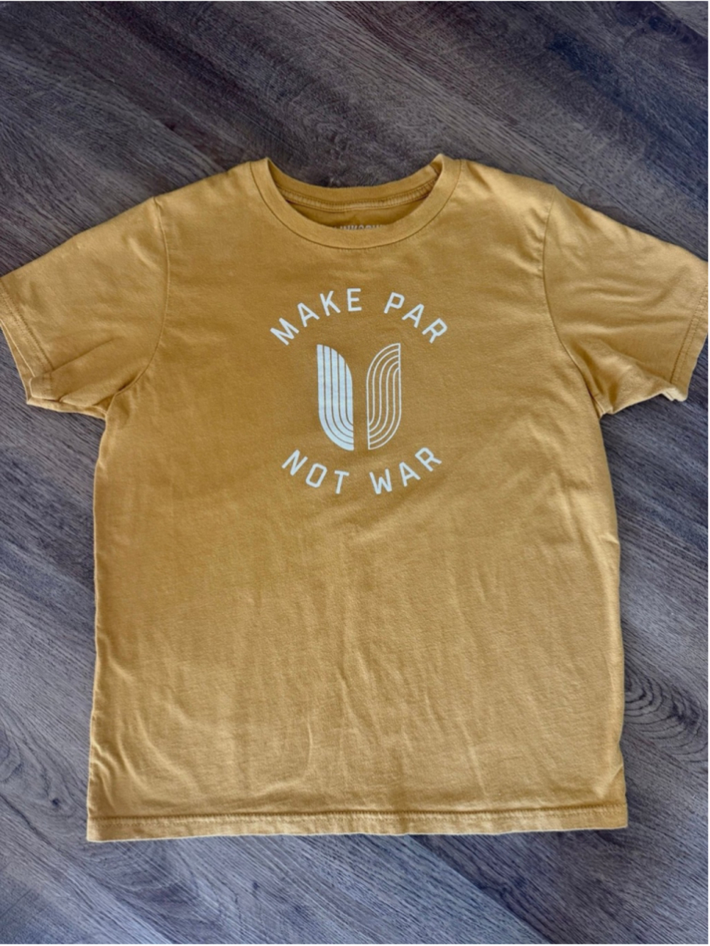 Linksoul “Make Par Not War” Boys Golf Tshirt Size L